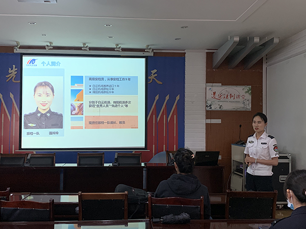 6名安檢員通過綿陽機(jī)場(chǎng)內(nèi)訓(xùn)師競(jìng)聘考核.jpg